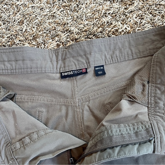 SwissTech Men’s Pants
36x30 Grey
Lightweight - Picture 5 of 11